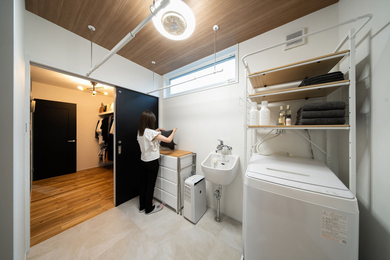 あいホーム。石塚工務店 【平屋/2000万円/間取り図有】8の字型の回遊動線が暮らしやすさと、オシャレでカッコイイを兼ね備えた平屋の建築実例画像7