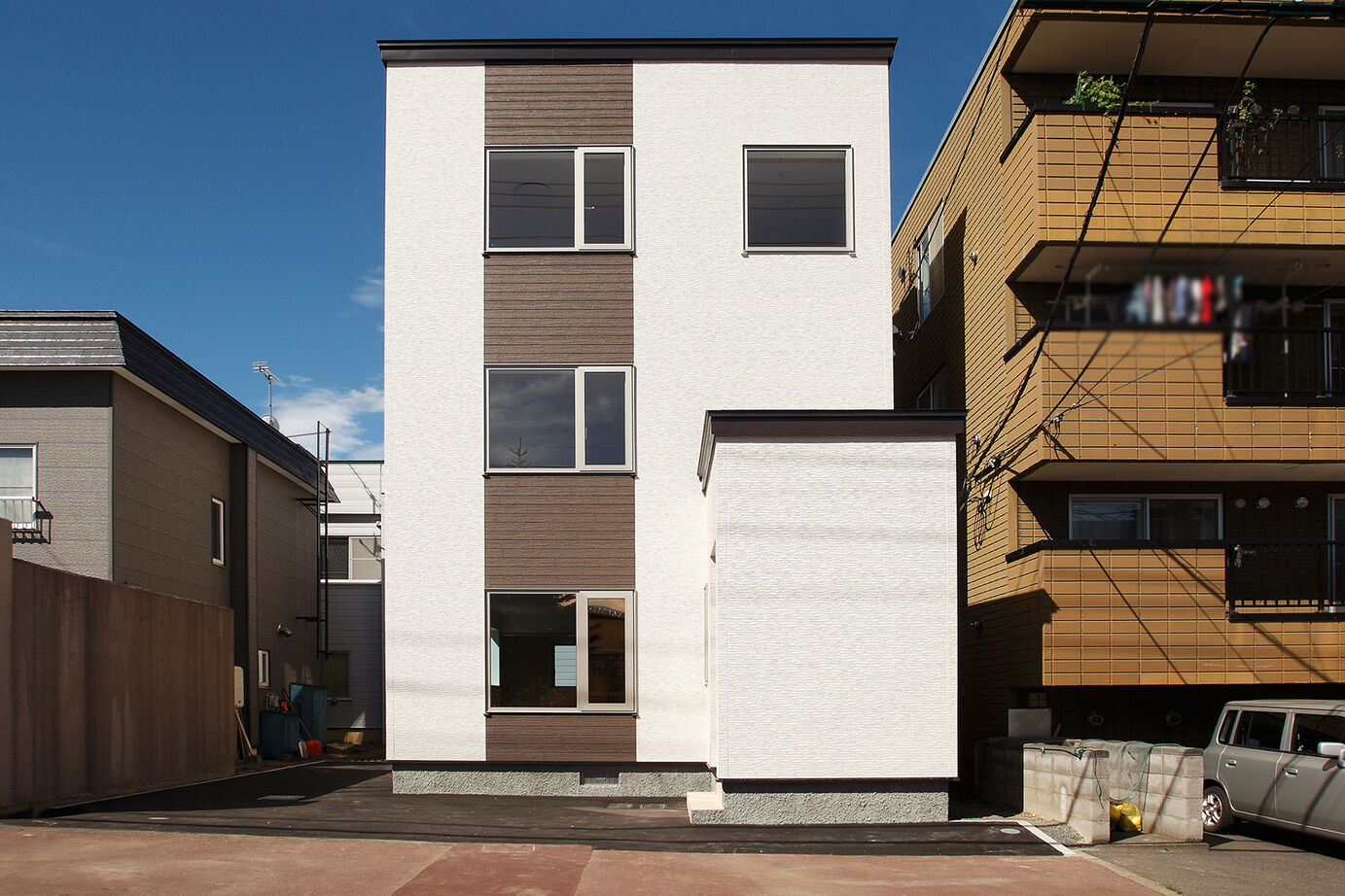橋本建設 【札幌市／二世帯住宅／3階建て】家族団欒の時間も、プライベートな時間も…設計力で両立させた二世帯住宅の建築実例画像