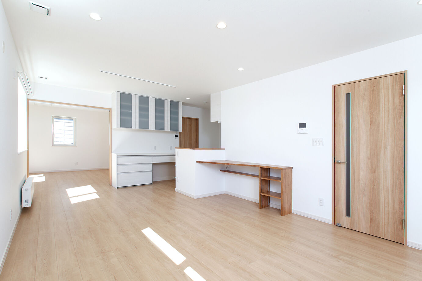 橋本建設 【札幌市／二世帯住宅／3階建て】家族団欒の時間も、プライベートな時間も…設計力で両立させた二世帯住宅の建築実例画像2