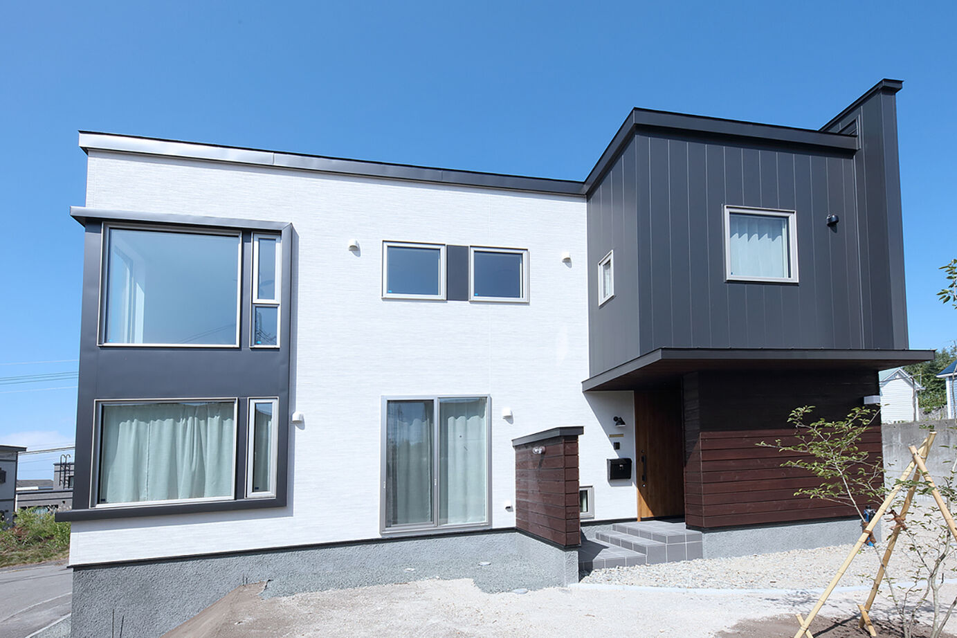 橋本建設 【2000万円台前半】ふんだんに使用した木のぬくもりと、吹き抜けの開放感に包まれる家の建築実例画像3