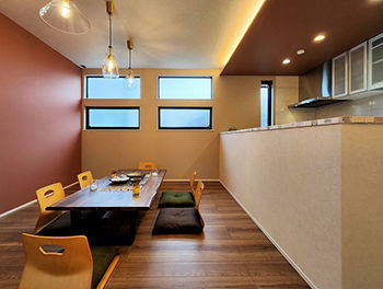 グランディルホーム 【1920万円×約18坪の狭小地×インナーガレージ】友人が多く集う家は、隠せる収納でいつもすっきりの建築実例画像2