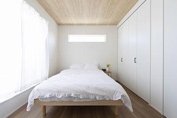 グランディルホーム 【1880万円×変形地を利用した3台駐車場】白一色の壁紙で、家具・インテリアが映えるの建築実例画像6