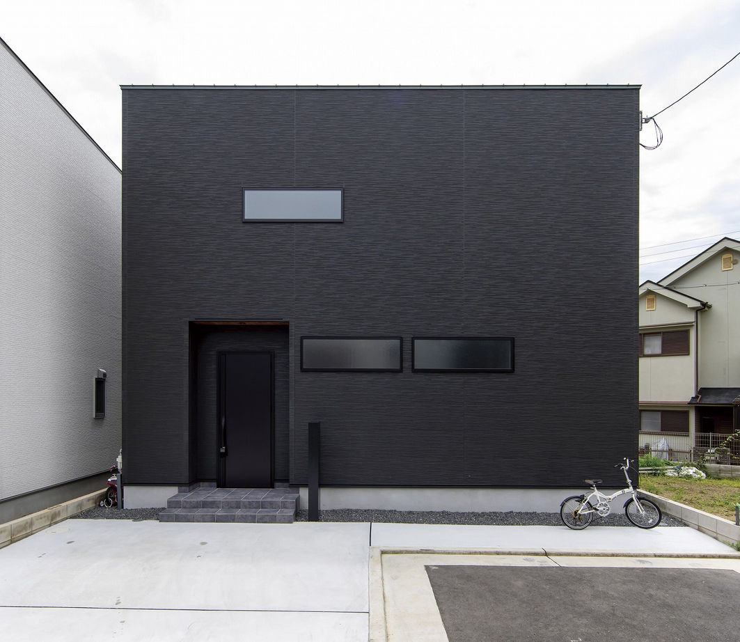 グランディルホーム 【1850万円×モノトーンで魅せる家】黒と白が織りなすスタイリッシュな暮らし方の建築実例画像1