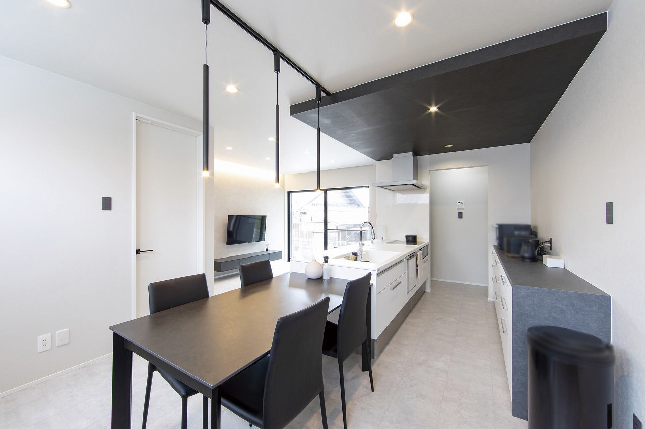 グランディルホーム 【1850万円×モノトーンで魅せる家】黒と白が織りなすスタイリッシュな暮らし方の建築実例画像3