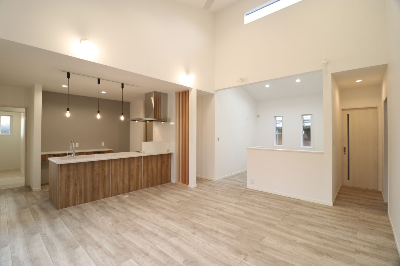 国分ハウジング 木目調の外観が目を引く温かみのある平屋の家の建築実例画像3