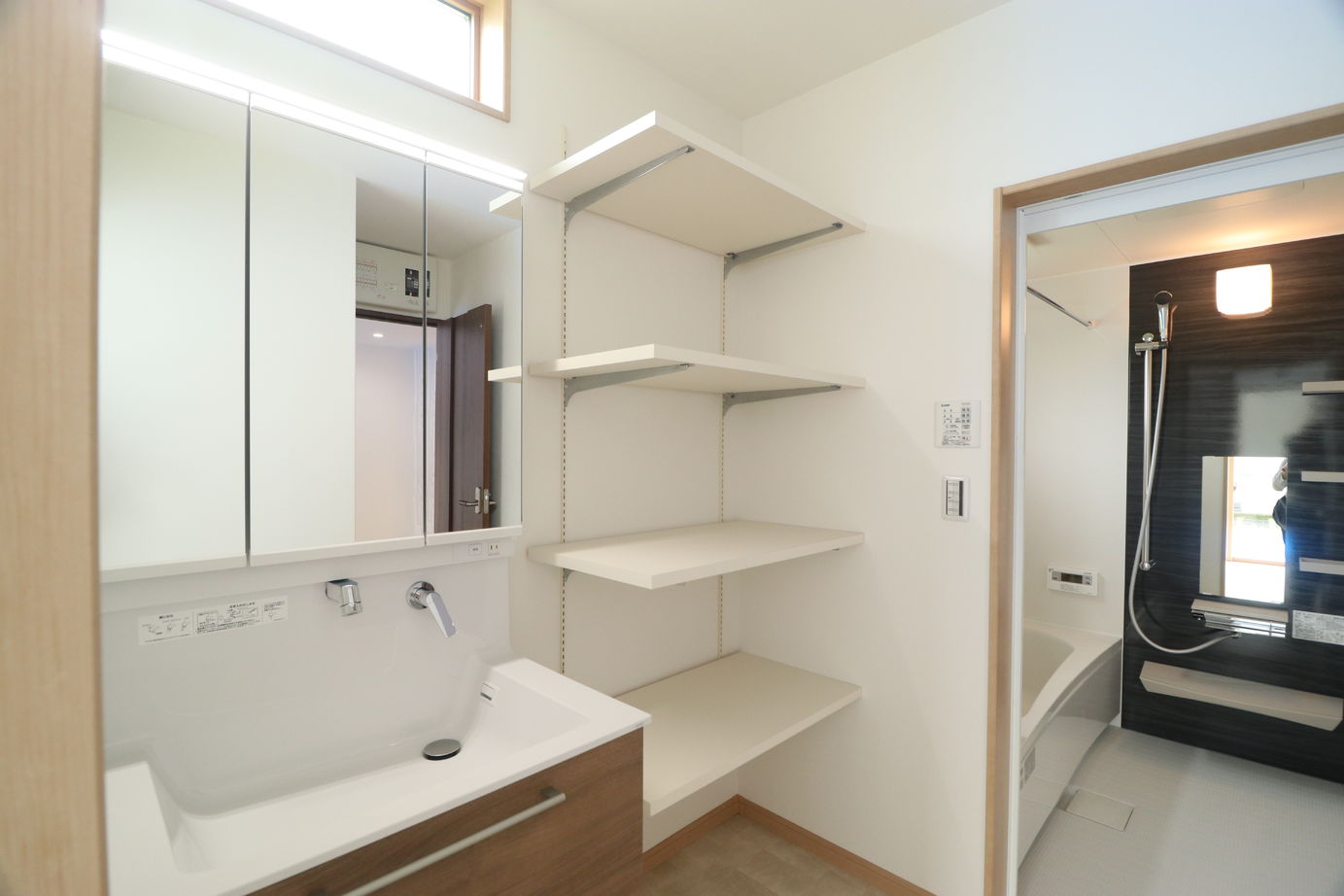 国分ハウジング 【霧島市/平屋/ペットと暮らす】センターリビングが家族を結ぶ平屋の家の建築実例画像5