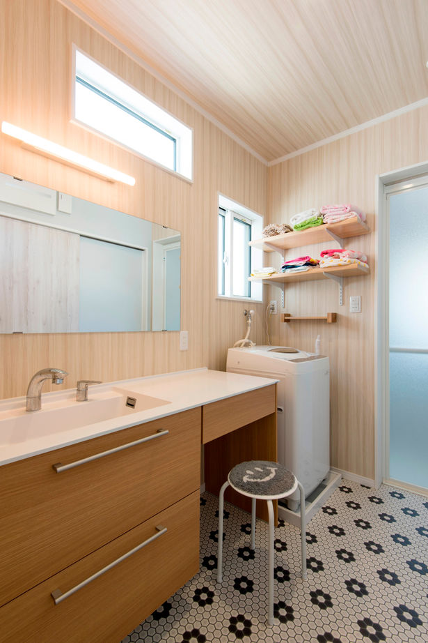 第一伊藤建設 【浜松市｜30坪｜間取り有】廊下のない間取りでリビングは広々！ナチュラル×アメリカンな家事ラクの家の建築実例画像5