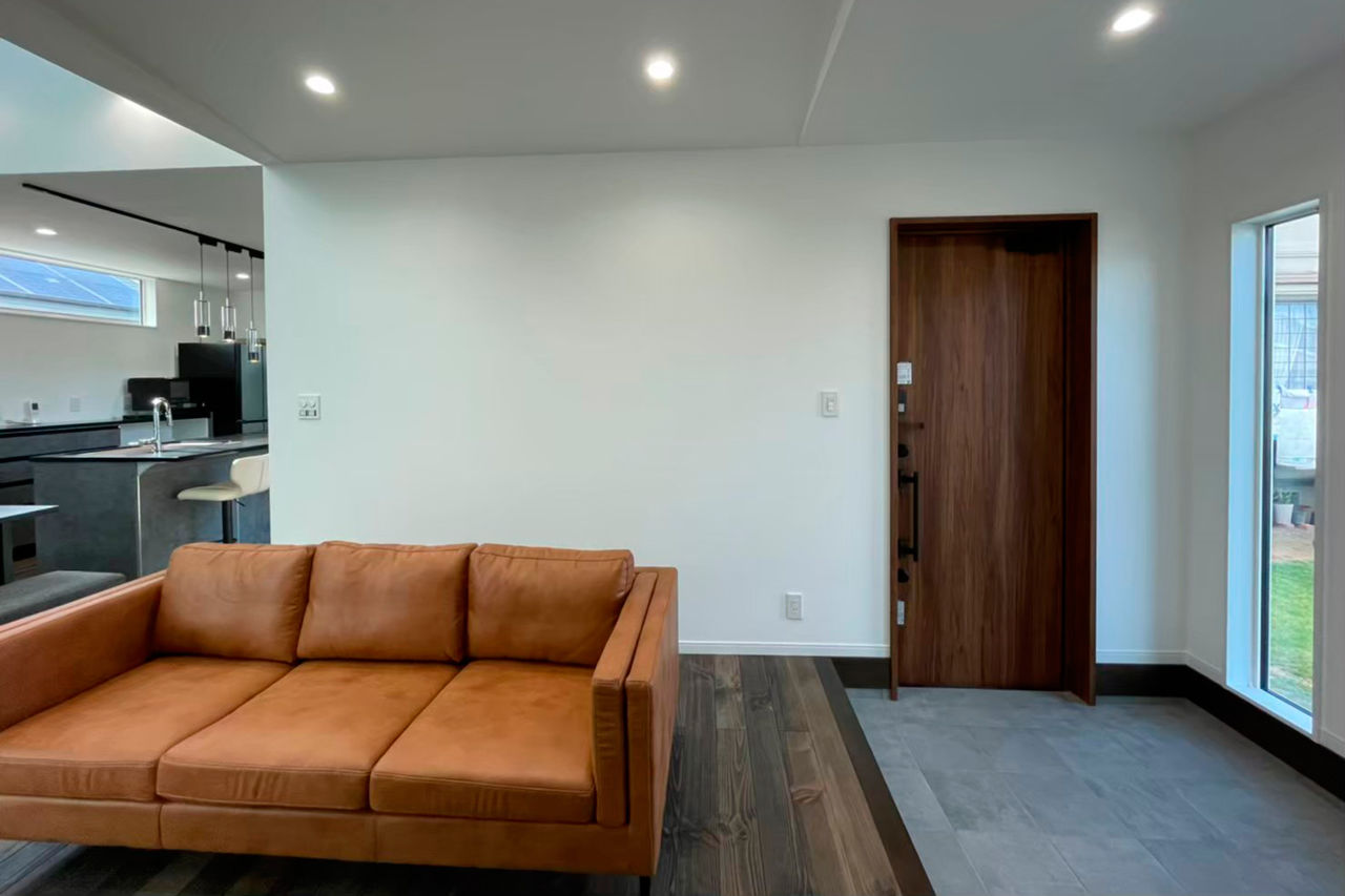 第一伊藤建設 【シンプルモダン｜間取り有】明るさと開放感のヒミツは窓と吹抜けにあり！南北に長い縦長の家の建築実例画像4