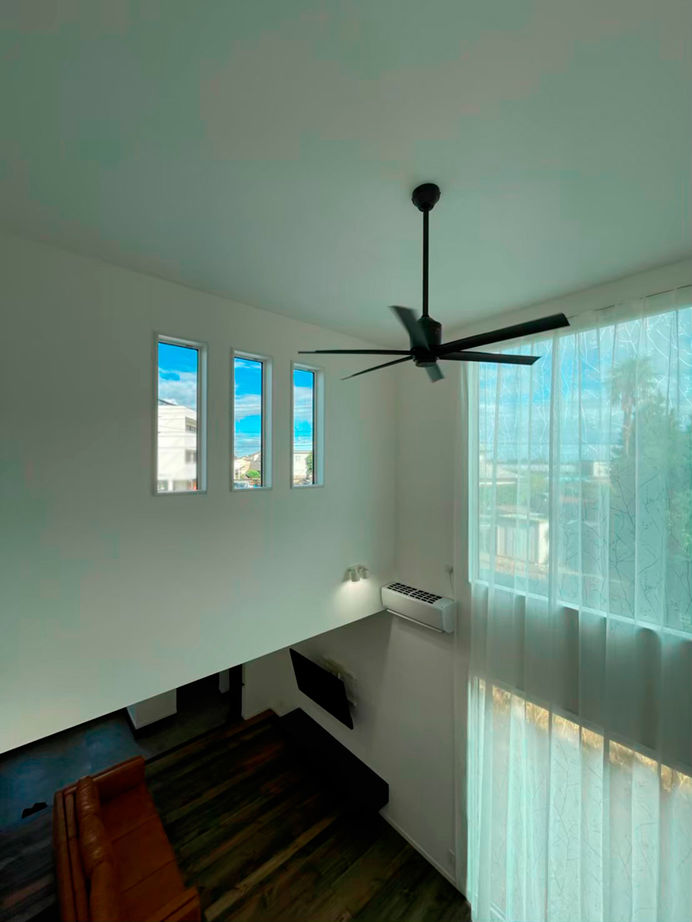 第一伊藤建設 【シンプルモダン｜間取り有】明るさと開放感のヒミツは窓と吹抜けにあり！南北に長い縦長の家の建築実例画像7