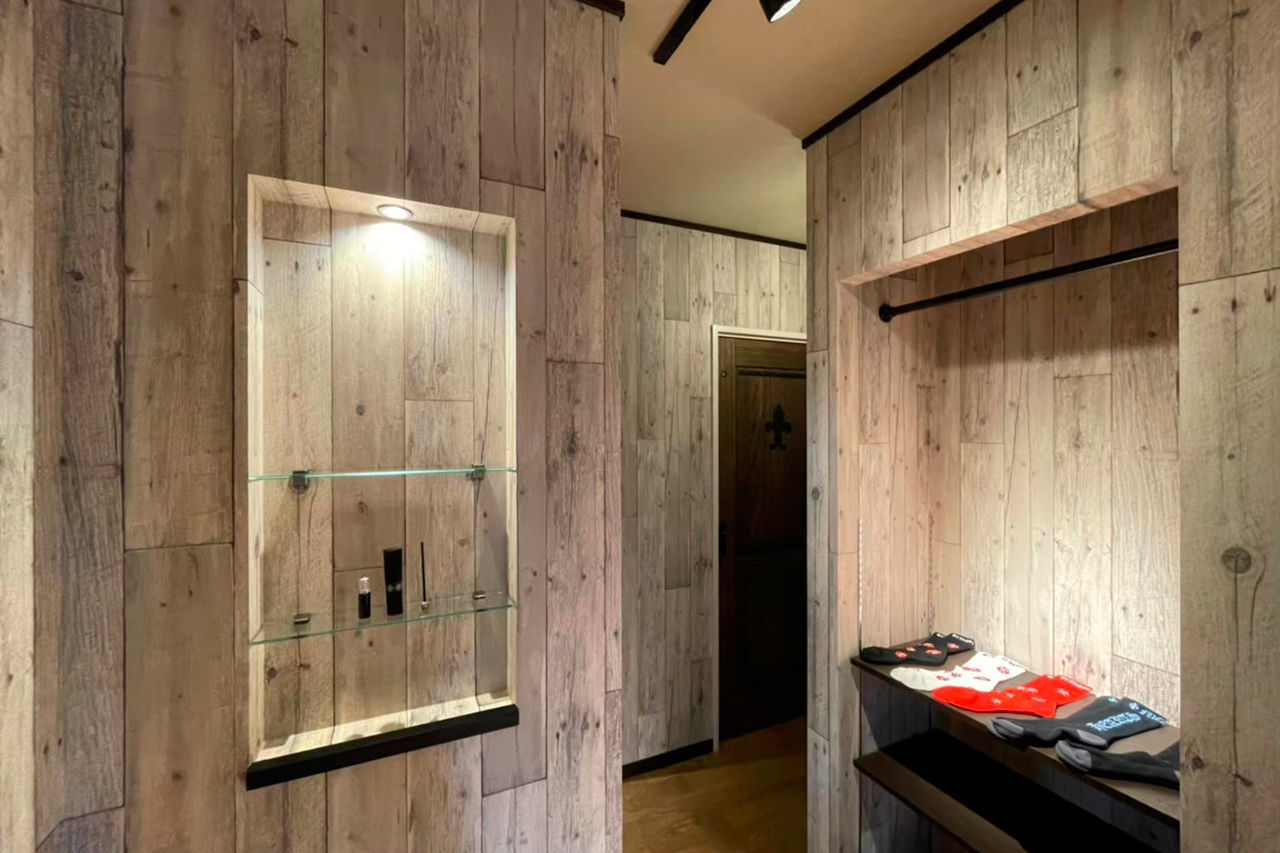 第一伊藤建設 【浜松市｜インナーガレージ｜間取り有】ガレージには愛車がずらり。ラグジュアリー×モダンな店舗併用住宅の建築実例画像5