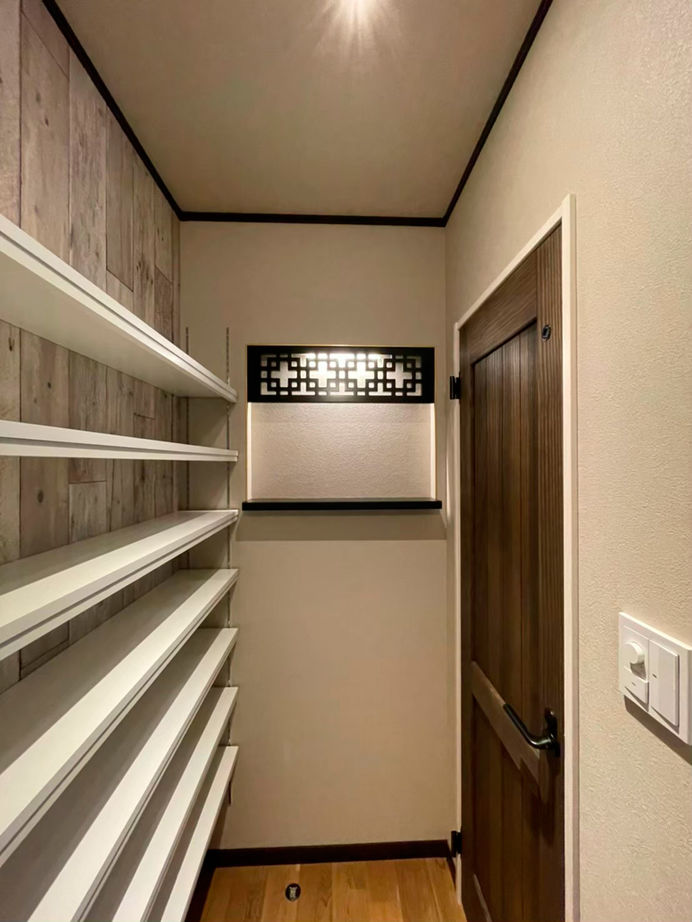 第一伊藤建設 【浜松市｜インナーガレージ｜間取り有】ガレージには愛車がずらり。ラグジュアリー×モダンな店舗併用住宅の建築実例画像10