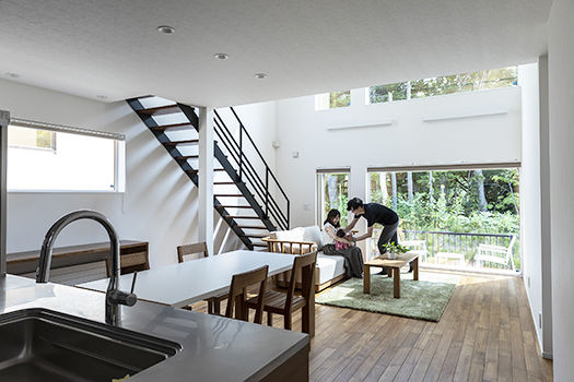 スカイハウス 【2500～2999万円/3人家族/間取り図】目の前の自然を楽しむ大窓と、吹抜けの大空間が魅力の住まいの建築実例画像2