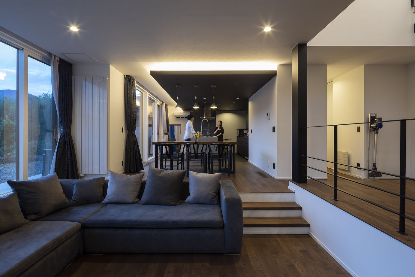 スカイハウス 【小樽市/プライベートテラス/吹き抜け】ピットリビングと広々テラスで友人たちと楽しく集える住まいの建築実例画像