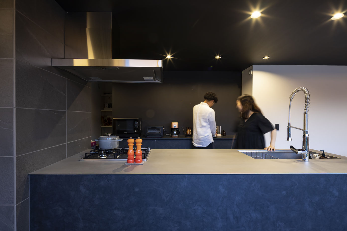 スカイハウス 【小樽市/プライベートテラス/吹き抜け】ピットリビングと広々テラスで友人たちと楽しく集える住まいの建築実例画像2