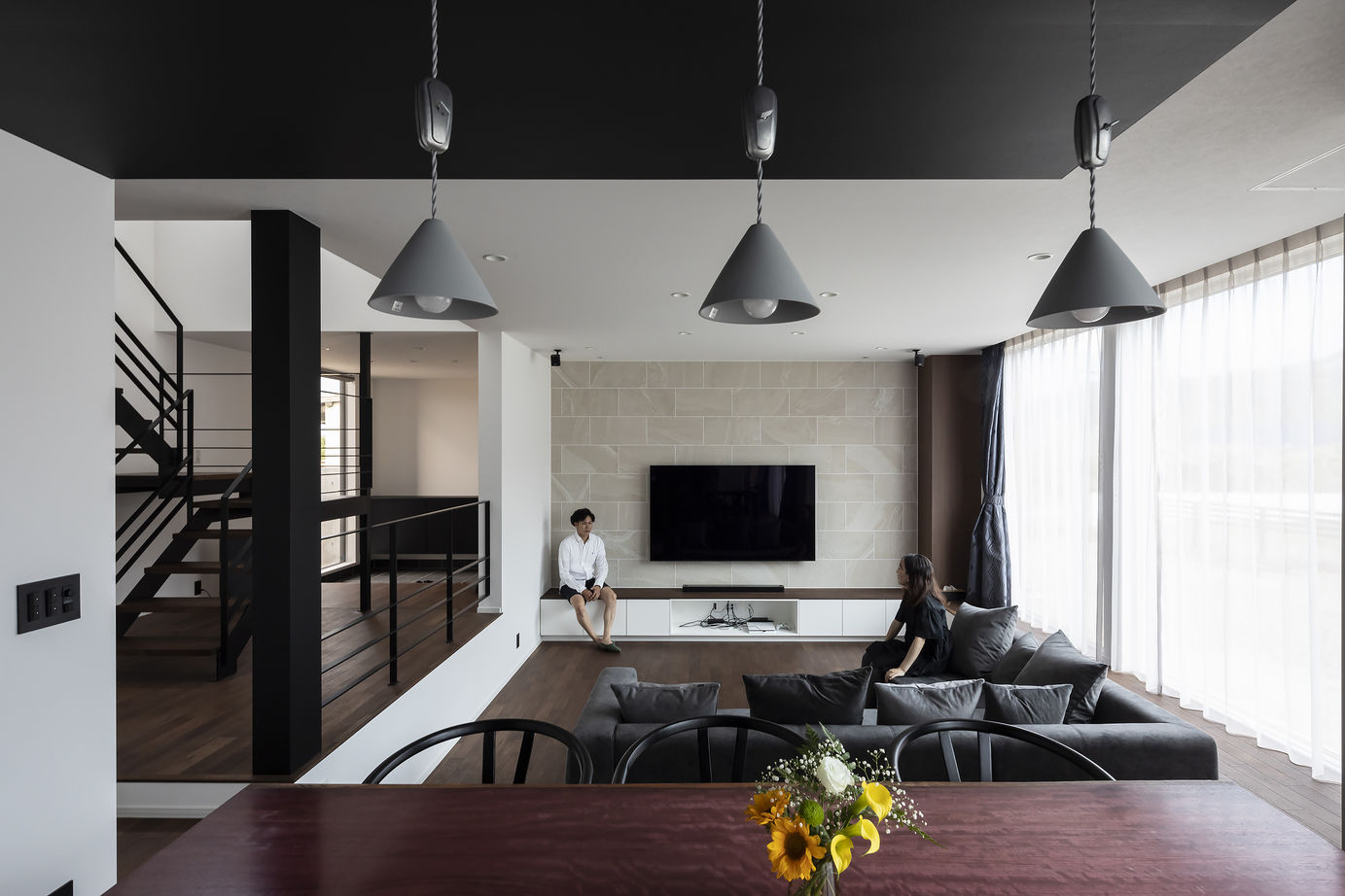 スカイハウス 【小樽市/プライベートテラス/吹き抜け】ピットリビングと広々テラスで友人たちと楽しく集える住まいの建築実例画像5