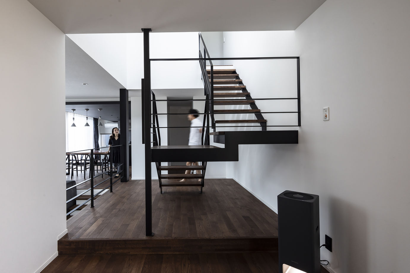 スカイハウス 【小樽市/プライベートテラス/吹き抜け】ピットリビングと広々テラスで友人たちと楽しく集える住まいの建築実例画像7