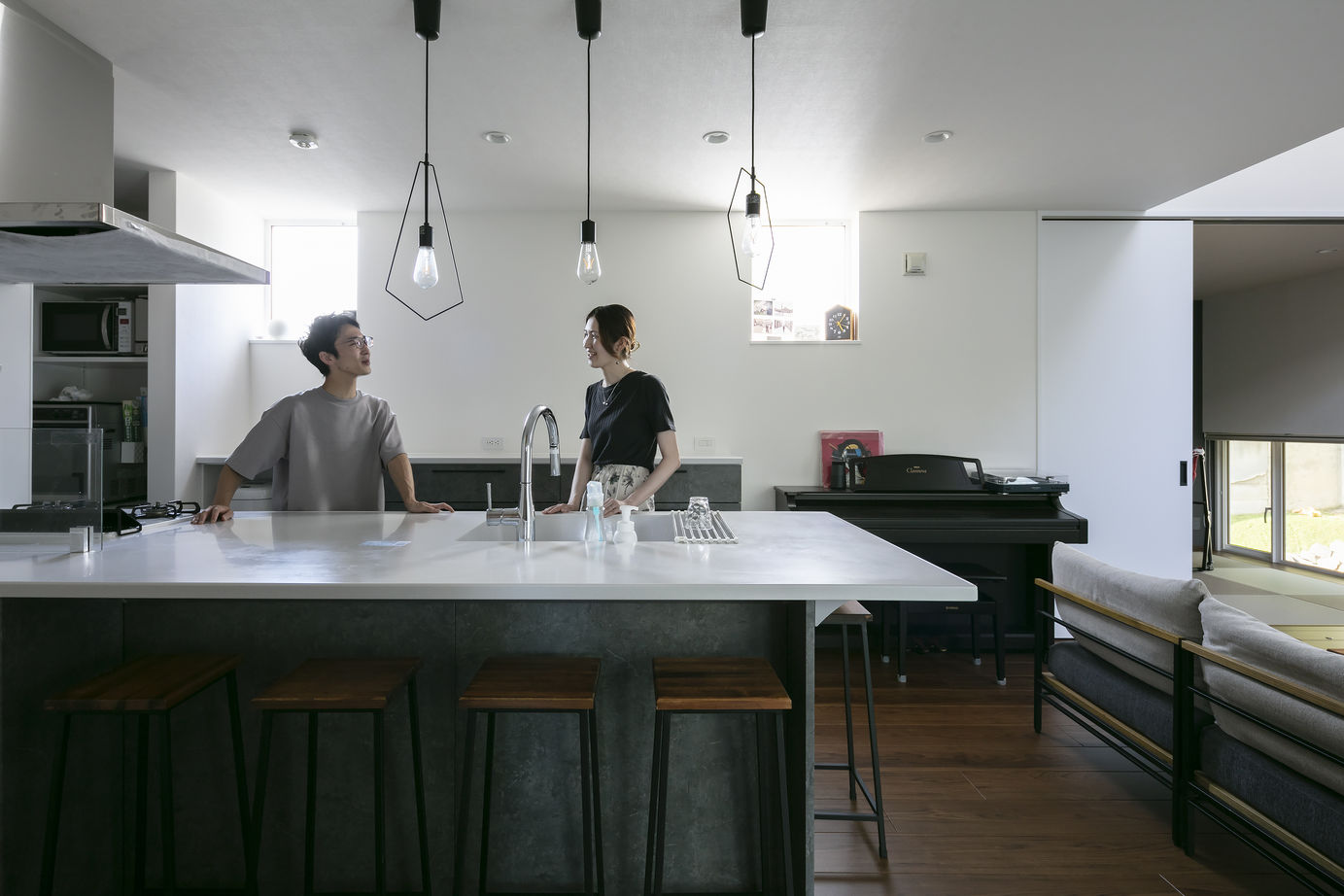 スカイハウス 【札幌市/3000万円台/カーポート/テラス】白い外壁にガビオンフェンスと緑が映える家の建築実例画像4