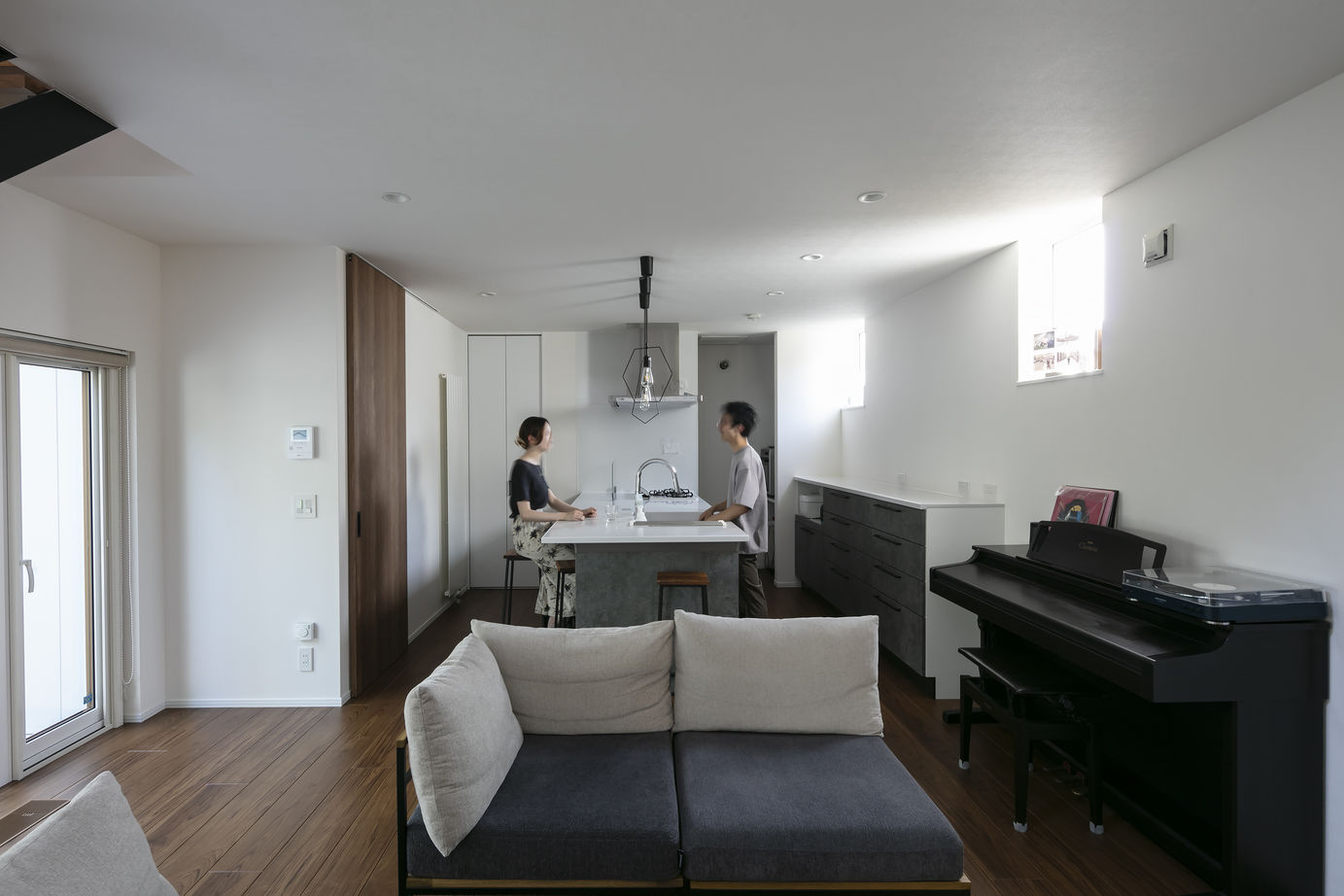 スカイハウス 【札幌市/3000万円台/カーポート/テラス】白い外壁にガビオンフェンスと緑が映える家の建築実例画像5