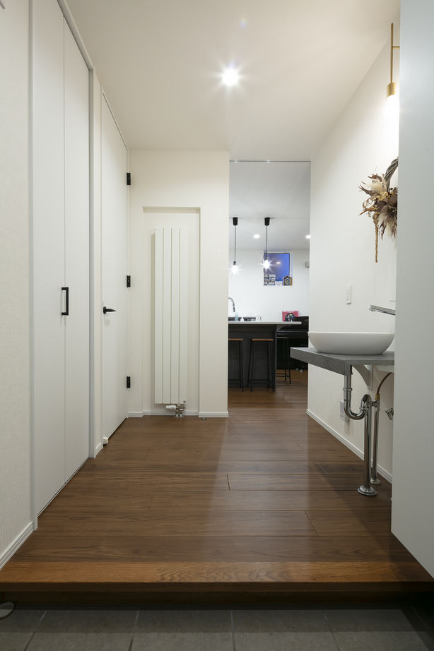 スカイハウス 【札幌市/3000万円台/カーポート/テラス】白い外壁にガビオンフェンスと緑が映える家の建築実例画像8