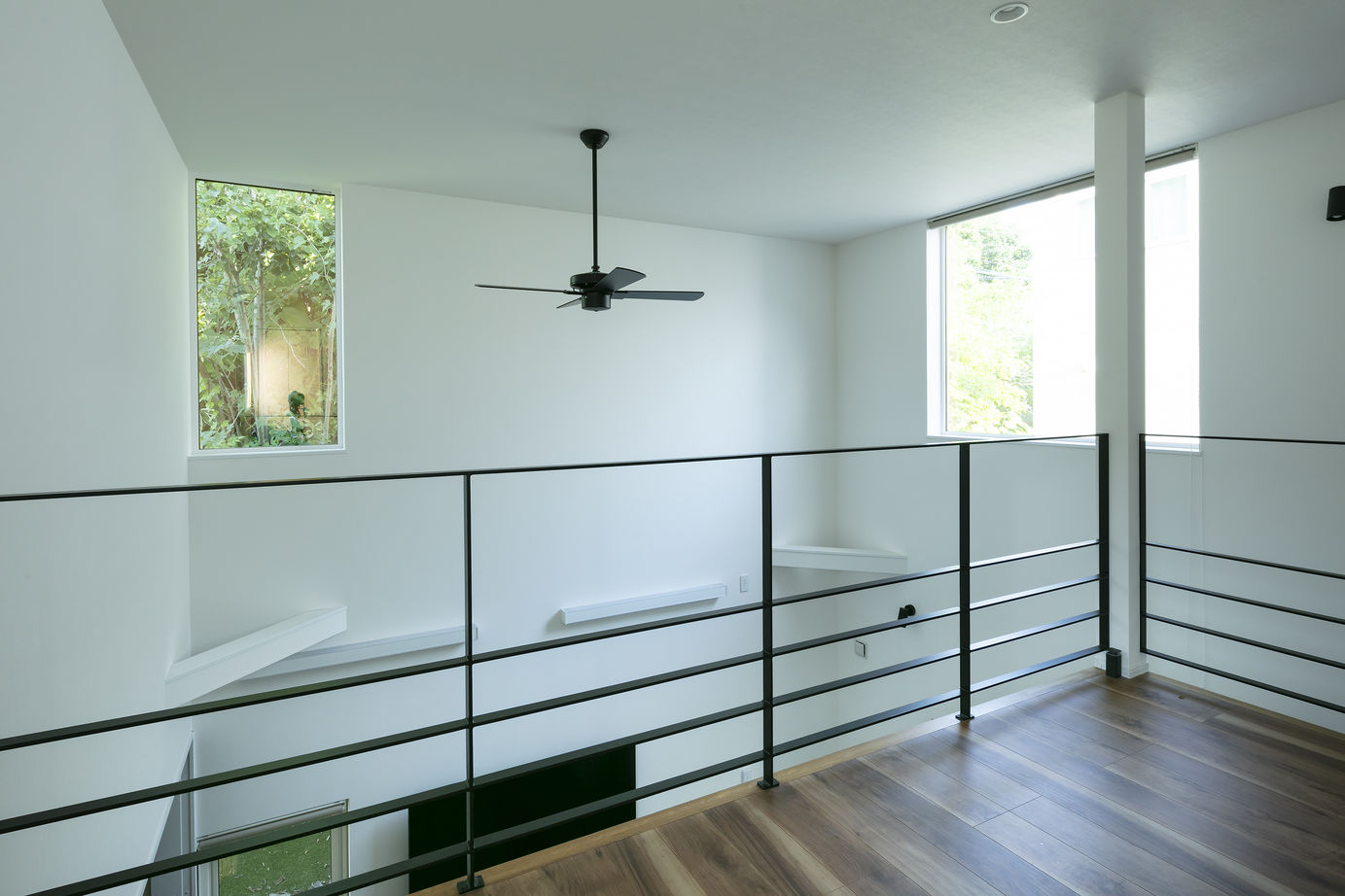 スカイハウス 【札幌市/3000万円台/カーポート/テラス】白い外壁にガビオンフェンスと緑が映える家の建築実例画像10