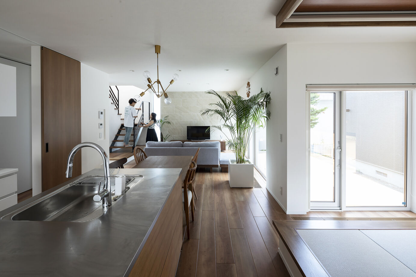 スカイハウス 【札幌市/3000万円台/テラス/ホテルライク】ハワイが好きなふたりの理想。リゾートヴィラのような家にの建築実例画像6