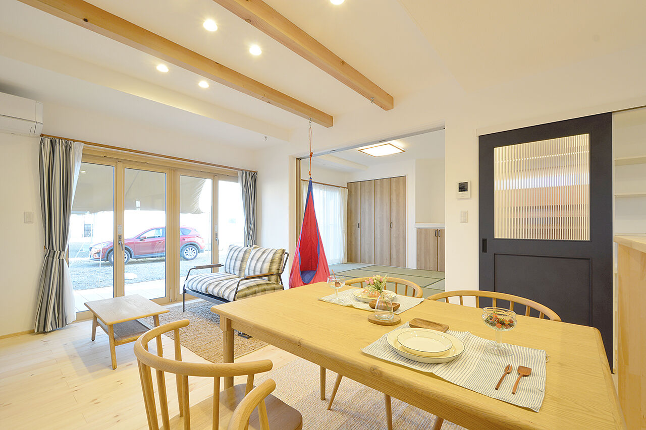 渋沢 【天然素材｜ウッドデッキ｜土間収納｜小屋裏収納】アウトドアを楽しみ尽くせる家の建築実例画像3