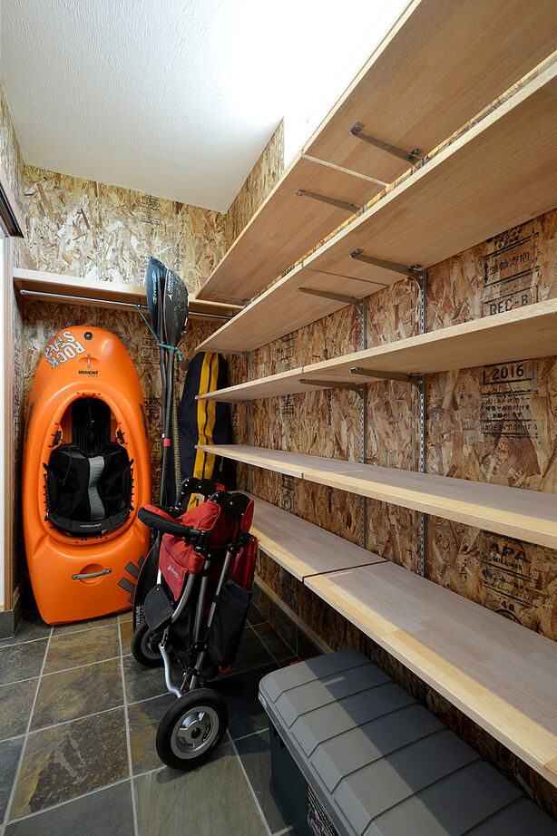 渋沢 【天然素材｜ウッドデッキ｜土間収納｜小屋裏収納】アウトドアを楽しみ尽くせる家の建築実例画像6