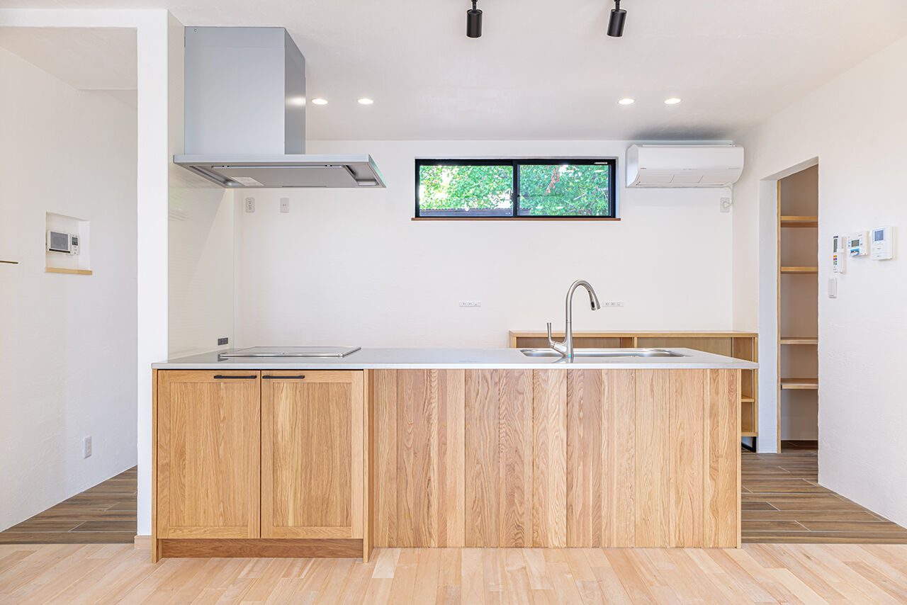 渋沢 【土間リビング｜薪ストーブ｜天然素材】素材と間取りで実現した、ヴィンテージスタイルの家の建築実例画像5