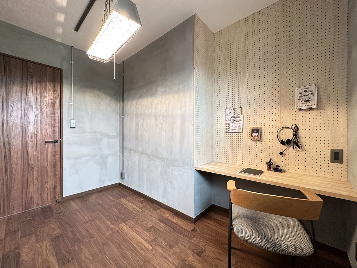 渋沢 【土間リビング｜薪ストーブ｜天然素材】素材と間取りで実現した、ヴィンテージスタイルの家の建築実例画像7