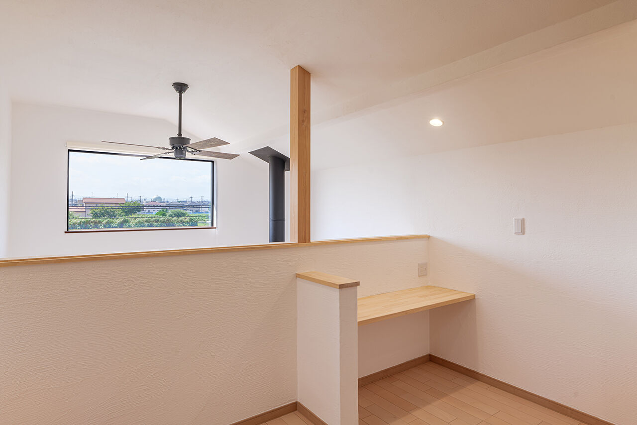 渋沢 【土間リビング｜薪ストーブ｜天然素材】素材と間取りで実現した、ヴィンテージスタイルの家の建築実例画像8