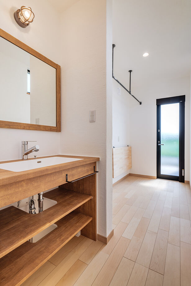 渋沢 【土間リビング｜薪ストーブ｜天然素材】素材と間取りで実現した、ヴィンテージスタイルの家の建築実例画像9