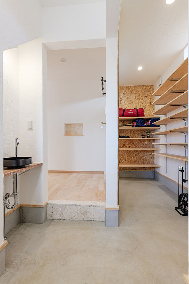 渋沢 【土間リビング｜薪ストーブ｜天然素材】素材と間取りで実現した、ヴィンテージスタイルの家の建築実例画像10