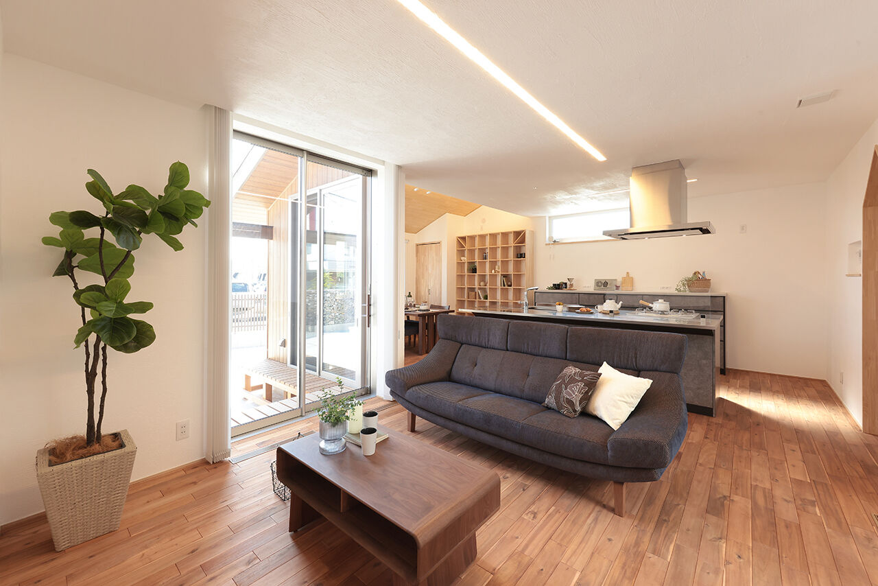 渋沢 【平屋｜中庭｜天然素材｜和モダン】天然素材に包まれた、豊かな暮らしを実現してくれた平屋の建築実例画像2