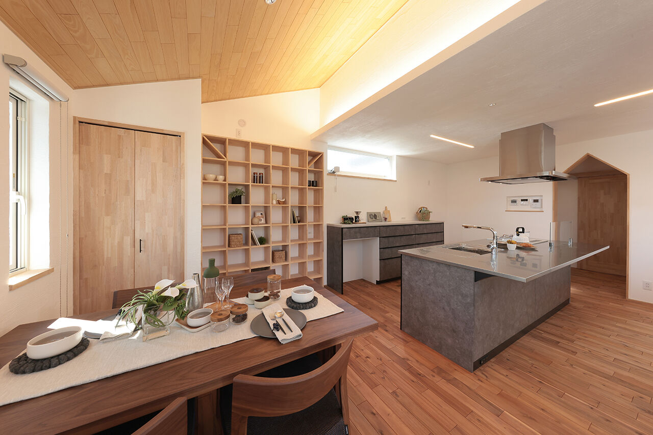 渋沢 【平屋｜中庭｜天然素材｜和モダン】天然素材に包まれた、豊かな暮らしを実現してくれた平屋の建築実例画像3