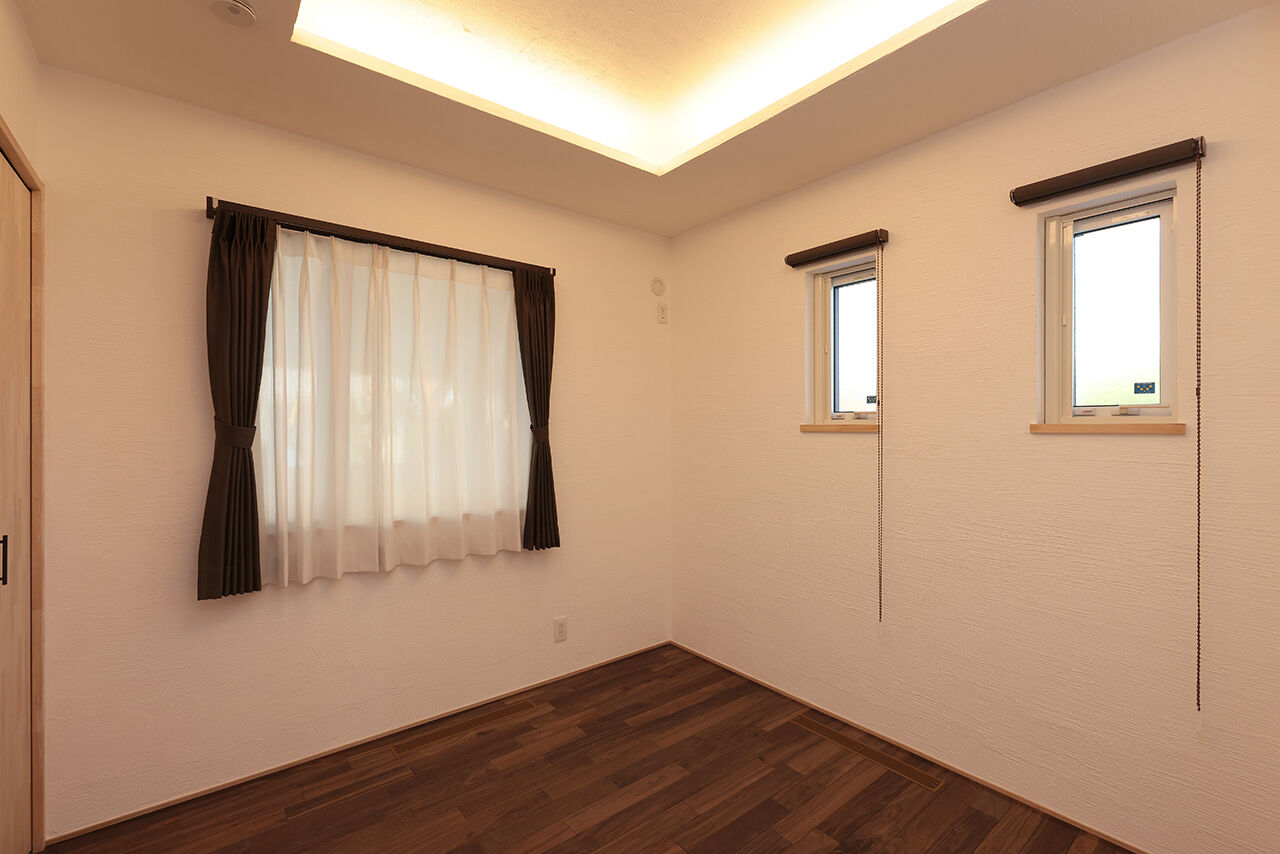 渋沢 【平屋｜中庭｜天然素材｜和モダン】天然素材に包まれた、豊かな暮らしを実現してくれた平屋の建築実例画像7