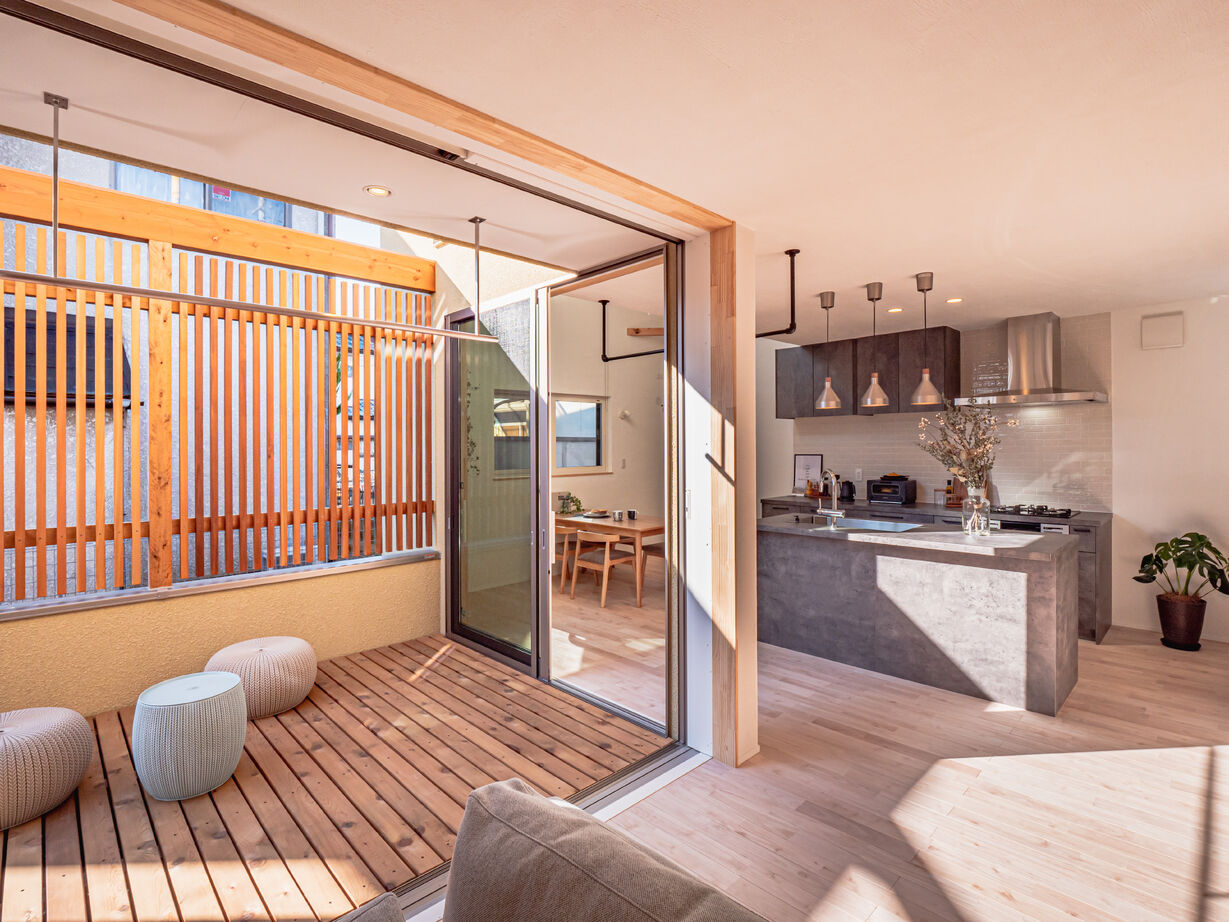 渋沢 柔らかなぬくもりを感じられる漆喰の家の建築実例画像