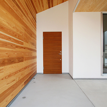 ハウスクラフト 【平屋/坪庭/間取り図】外壁の塗り壁、床には無垢材。自然素材の温かみを感じる、人・環境に優しい平屋住宅の建築実例画像6