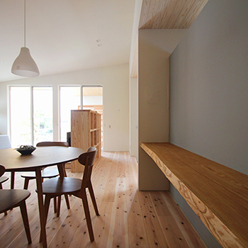 ハウスクラフト 【平屋/坪庭/間取り図】外壁の塗り壁、床には無垢材。自然素材の温かみを感じる、人・環境に優しい平屋住宅の建築実例画像8