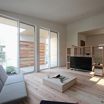 ハウスクラフト 【平屋/坪庭/間取り図】外壁の塗り壁、床には無垢材。自然素材の温かみを感じる、人・環境に優しい平屋住宅の建築実例画像9