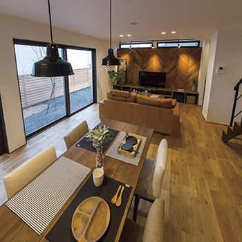 ハウスクラフト 【2000万円台/屋上庭園】洗練された間取りで優雅な時間を。カリフォルニアスタイルのガレージハウス実例の建築実例画像2