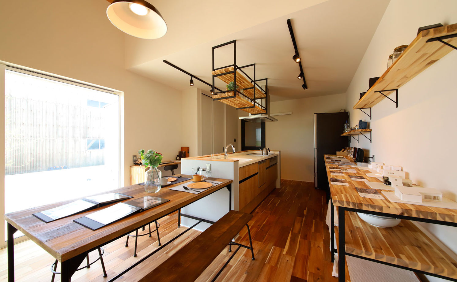 ハウスクラフト 【平屋/間取り図】趣味を楽しむガレージハウス！勾配天井を活かしたロフト空間で遊び心と収納力もプラスの建築実例画像5