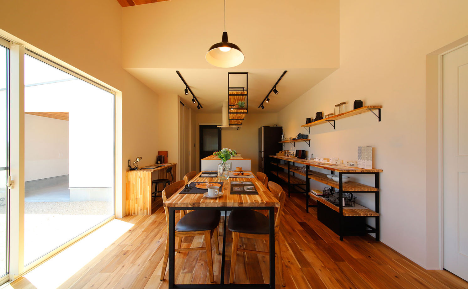 ハウスクラフト 【平屋/間取り図】趣味を楽しむガレージハウス！勾配天井を活かしたロフト空間で遊び心と収納力もプラスの建築実例画像11