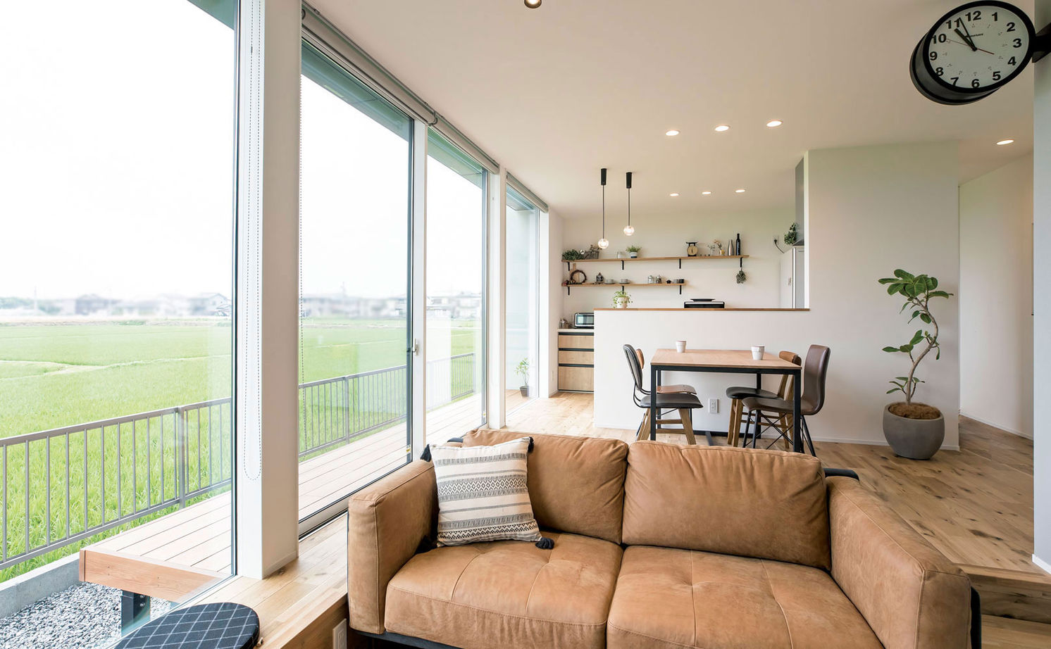 ハウスクラフト 【間取り図】見学会、モデルハウスを見る度おしゃれなデザインにびっくり。ワクワクする提案は住み心地も◎の建築実例画像2