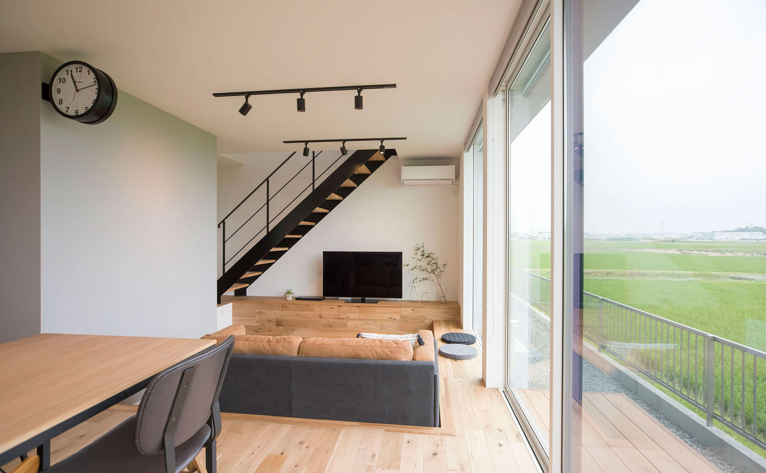 ハウスクラフト 【間取り図】見学会、モデルハウスを見る度おしゃれなデザインにびっくり。ワクワクする提案は住み心地も◎の建築実例画像5