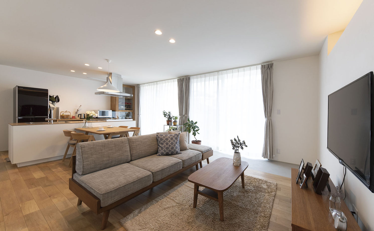 ハウスクラフト 【平屋/間取り図/1000万円台】夫婦2人暮らし。20坪台でも面積以上の開放感!シンプルでコンパクトな平屋実例の建築実例画像2