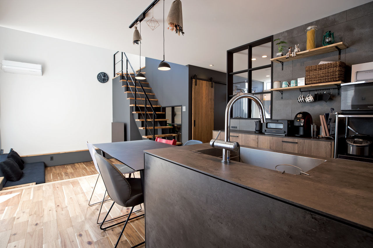 ハウスクラフト ダウンフロアで空間を活用した間取り。土間収納、スタディスペース、ランドリールーム等こだわりを全て実現の建築実例画像5