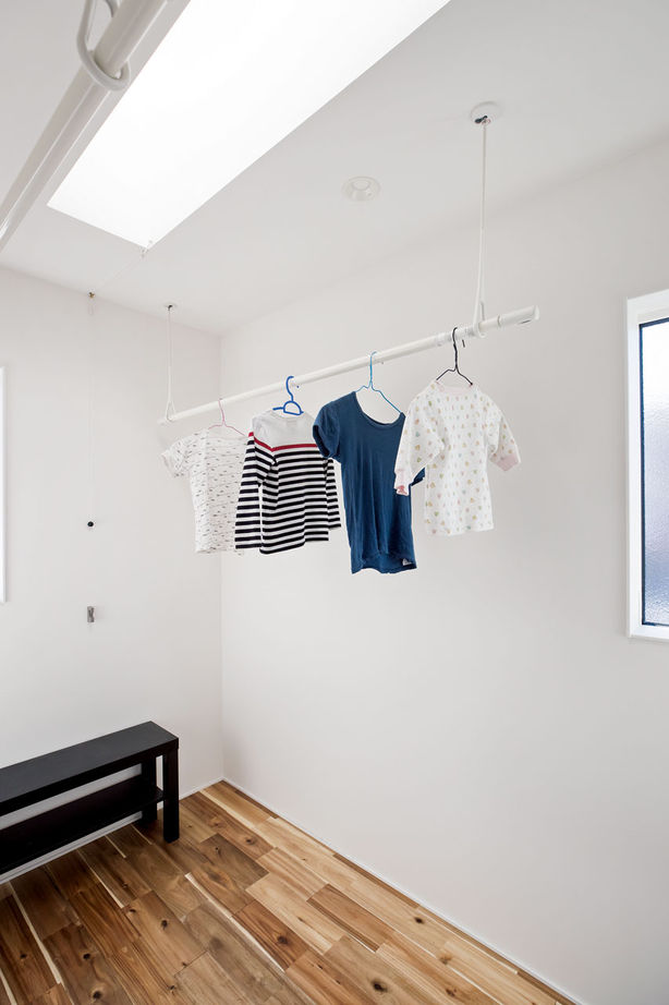 ハウスクラフト ダウンフロアで空間を活用した間取り。土間収納、スタディスペース、ランドリールーム等こだわりを全て実現の建築実例画像8