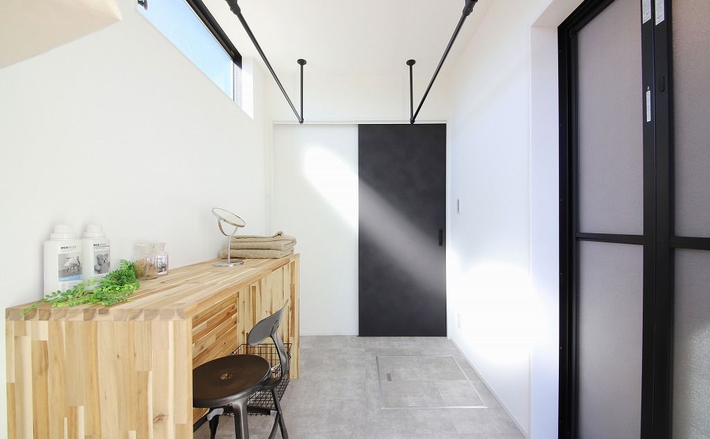 ハウスクラフト 【平屋×高天井×ガレージ×ランドリ－｜間取り有】友達とワイワイ寛げる仕掛け満載！憧れを詰め込んだ平屋の建築実例画像9