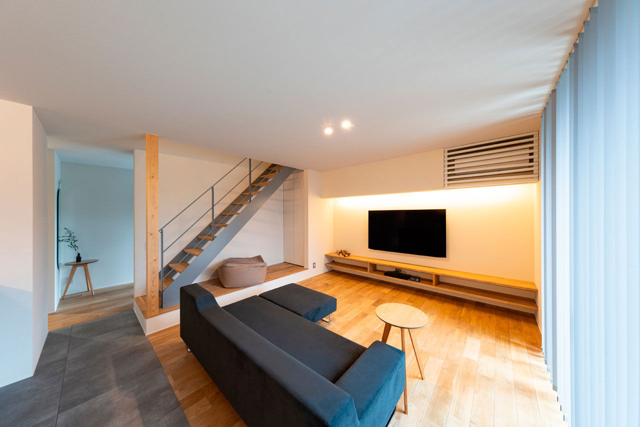 ハウスクラフト 【高断熱/ガレージ/2000万円台/間取り図】2方向に停めるガレージに脱帽。「住みやすくておしゃれ」が叶ったの建築実例画像2