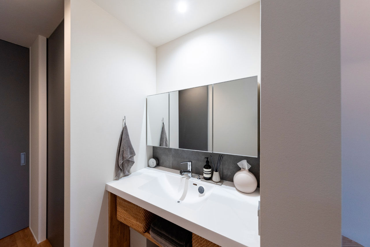 ハウスクラフト 【高断熱/ガレージ/2000万円台/間取り図】2方向に停めるガレージに脱帽。「住みやすくておしゃれ」が叶ったの建築実例画像7